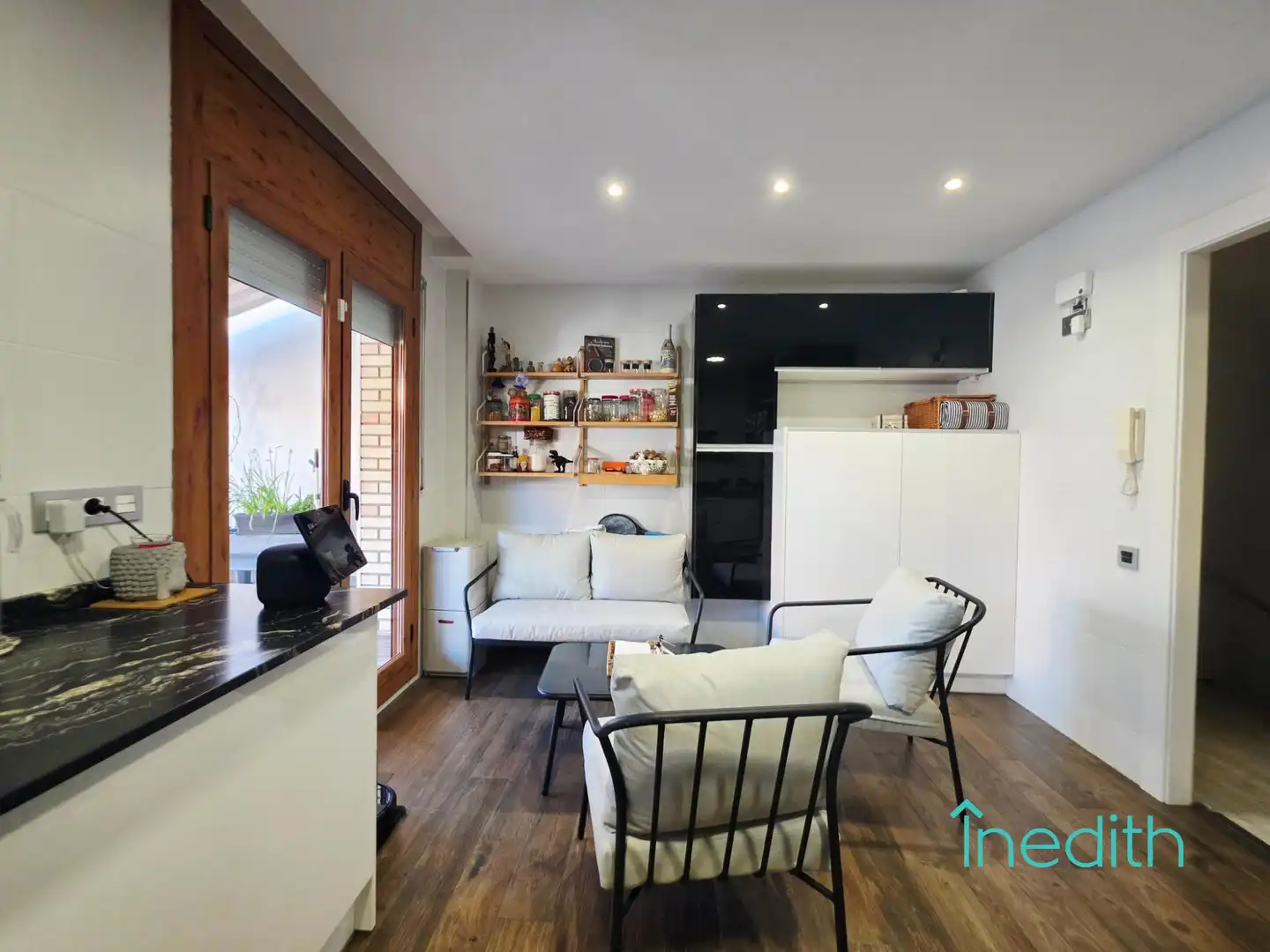 Sala de estar de Casa adosada en venta en Castelldefels con Aire acondicionado, Calefacción y Jardín privado