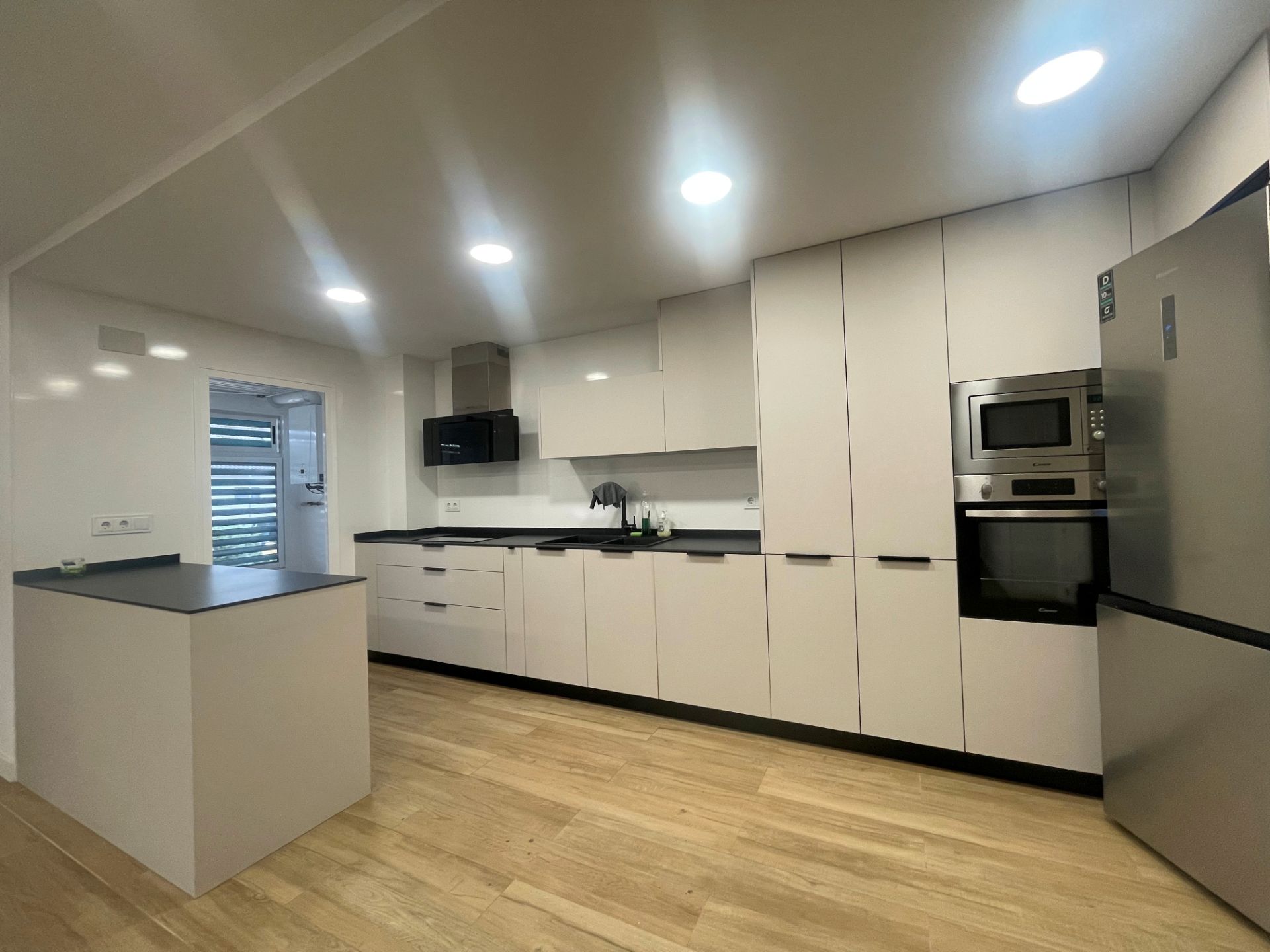 Kitchen of Flat for sale in Alcalá de Henares  with Air Conditioner, Heating and Parquet flooring