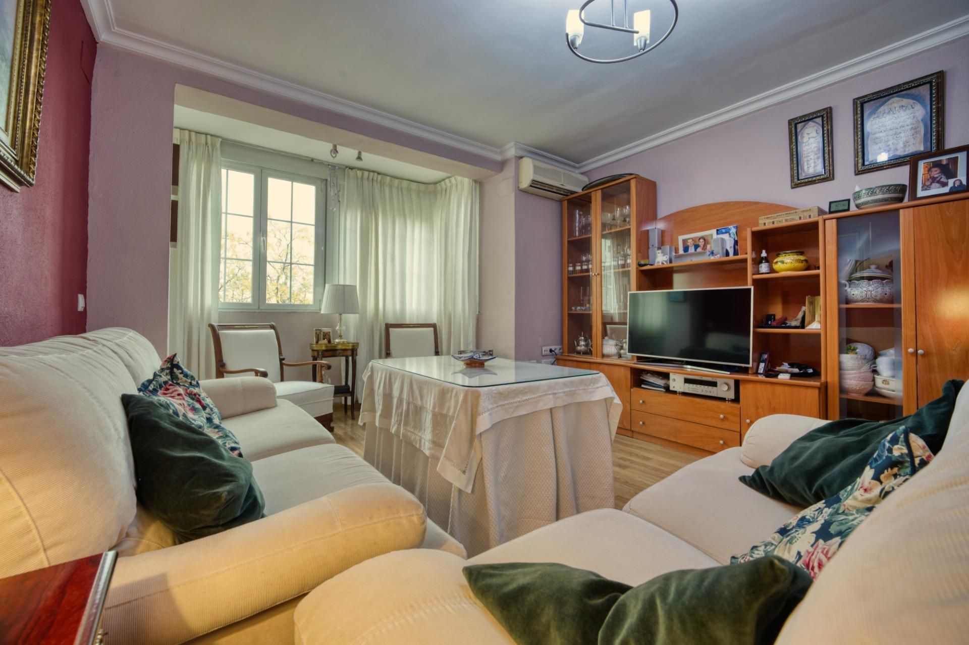 Sala d'estar de Pis en venda en  Sevilla Capital amb Aire condicionat i Terrassa