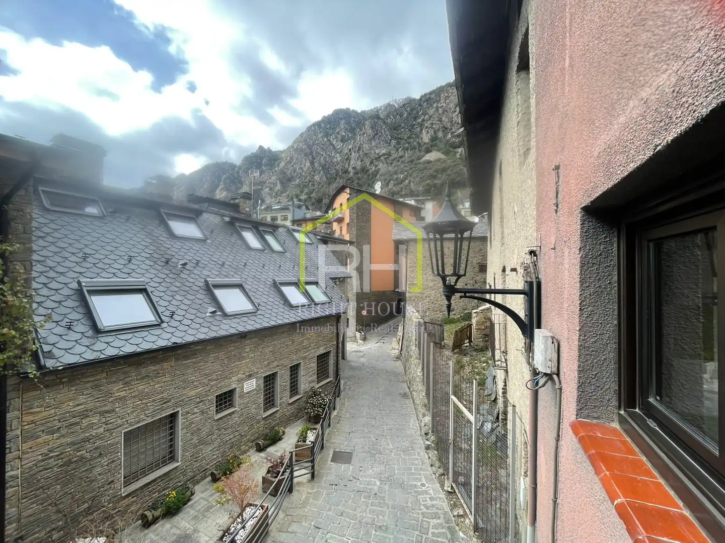 Außenansicht von Wohnung zur Miete in Andorra la Vella mit Heizung, Parkett und Ofen