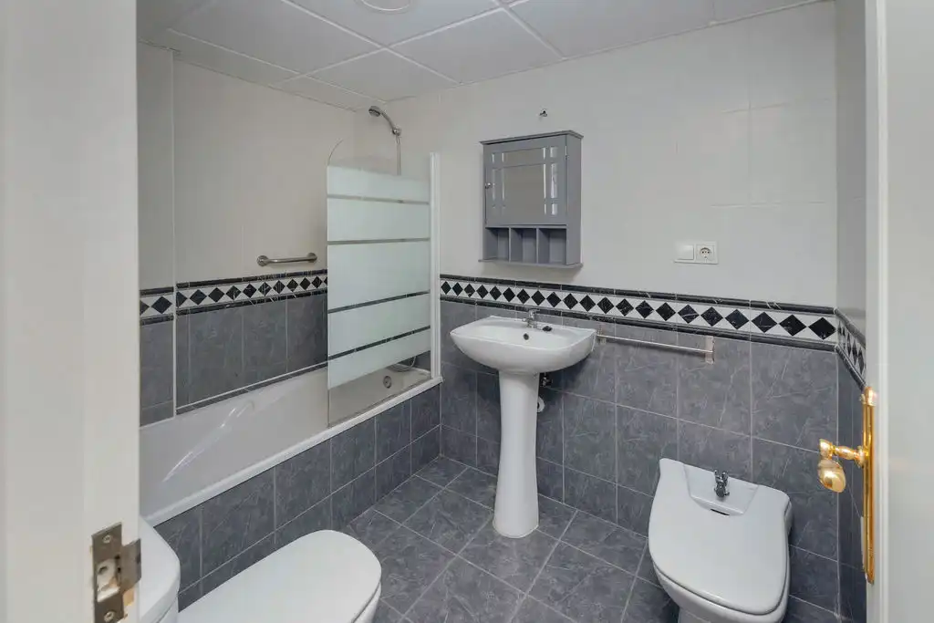 Piso en venta en Av de Ramón y Cajal, Ensanche - Diputación