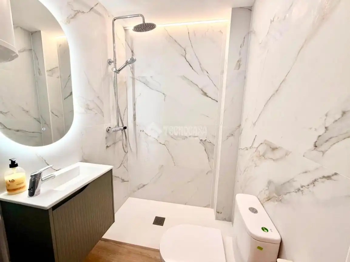 Baño de Piso en venta en Santander con Calefacción, Parquet y Amueblado