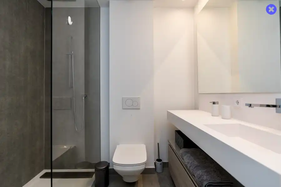 Baño de Casa adosada de alquiler en Estepona con Aire acondicionado, Jardín privado y Terraza