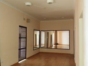 Locale commerciale in vendita a Carmona
