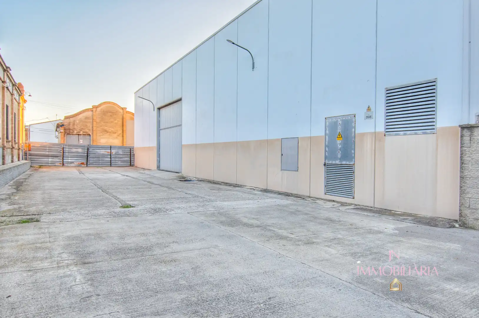 Vista exterior de Nave industrial en venta en Piera