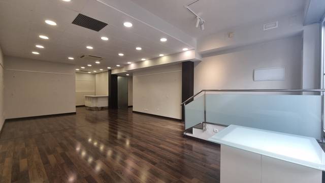 Local comercial en Venta en Poble - Casc Antic