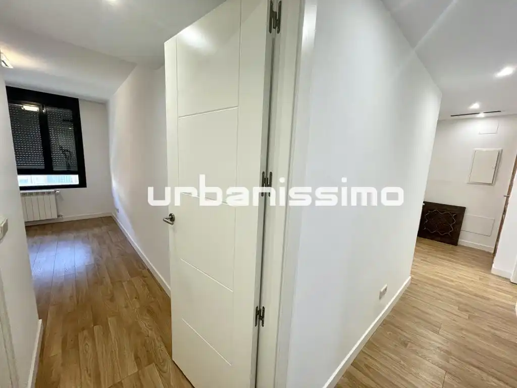 Flat for rent in Calle de Granada, Pacífico
