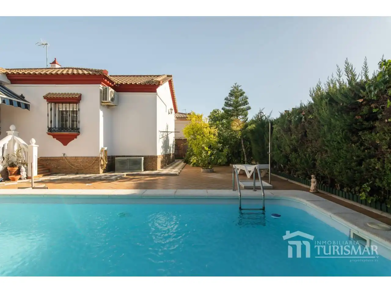 Casa con piscina in vendita a Calle Almería 1
