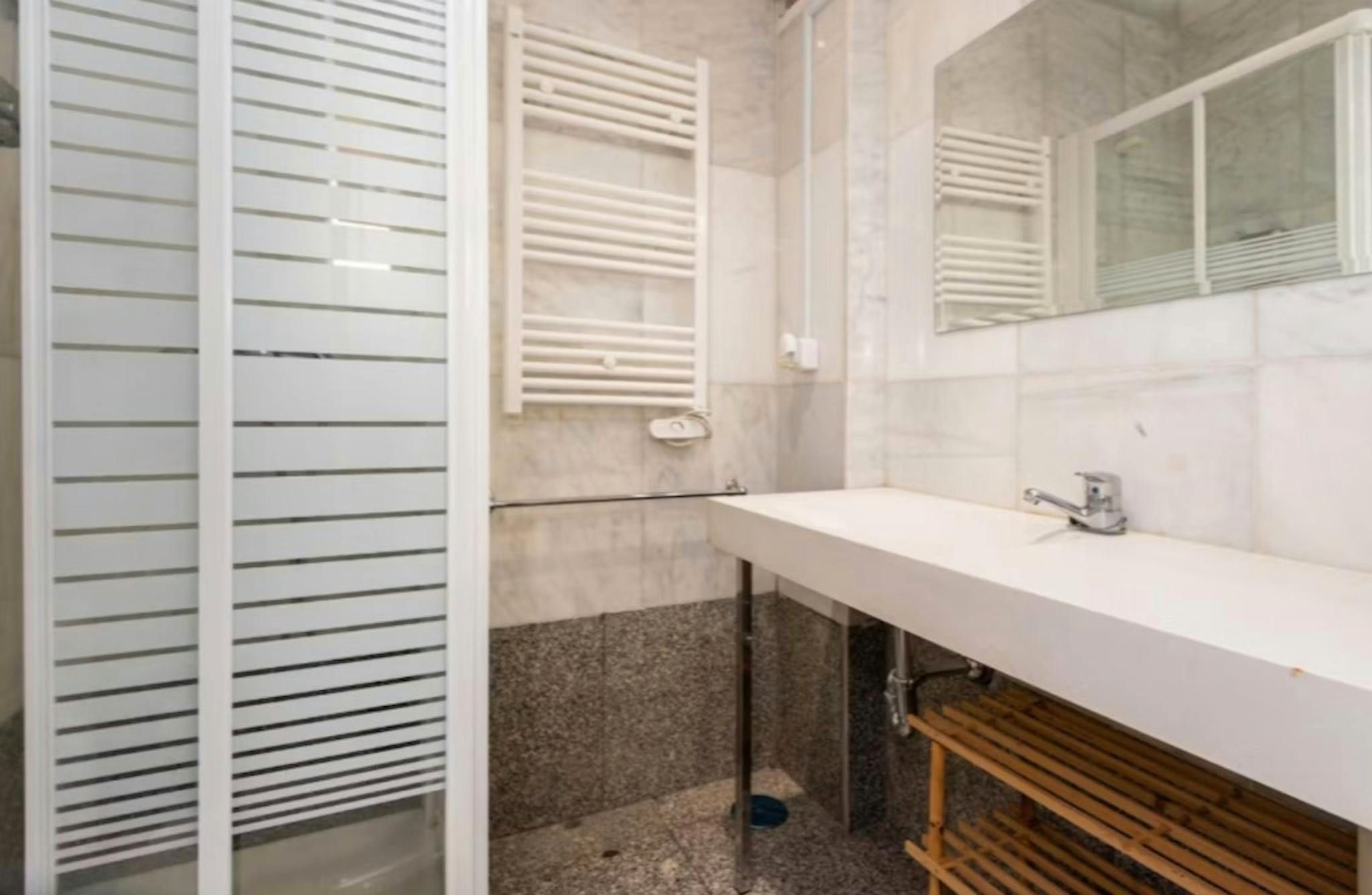 Baño de Piso de alquiler en  Madrid Capital con Aire acondicionado, Calefacción y Amueblado