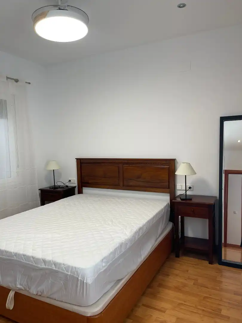 Schlafzimmer von Wohnung zur Miete in Plasencia mit Klimaanlage, Heizung und Möbliert