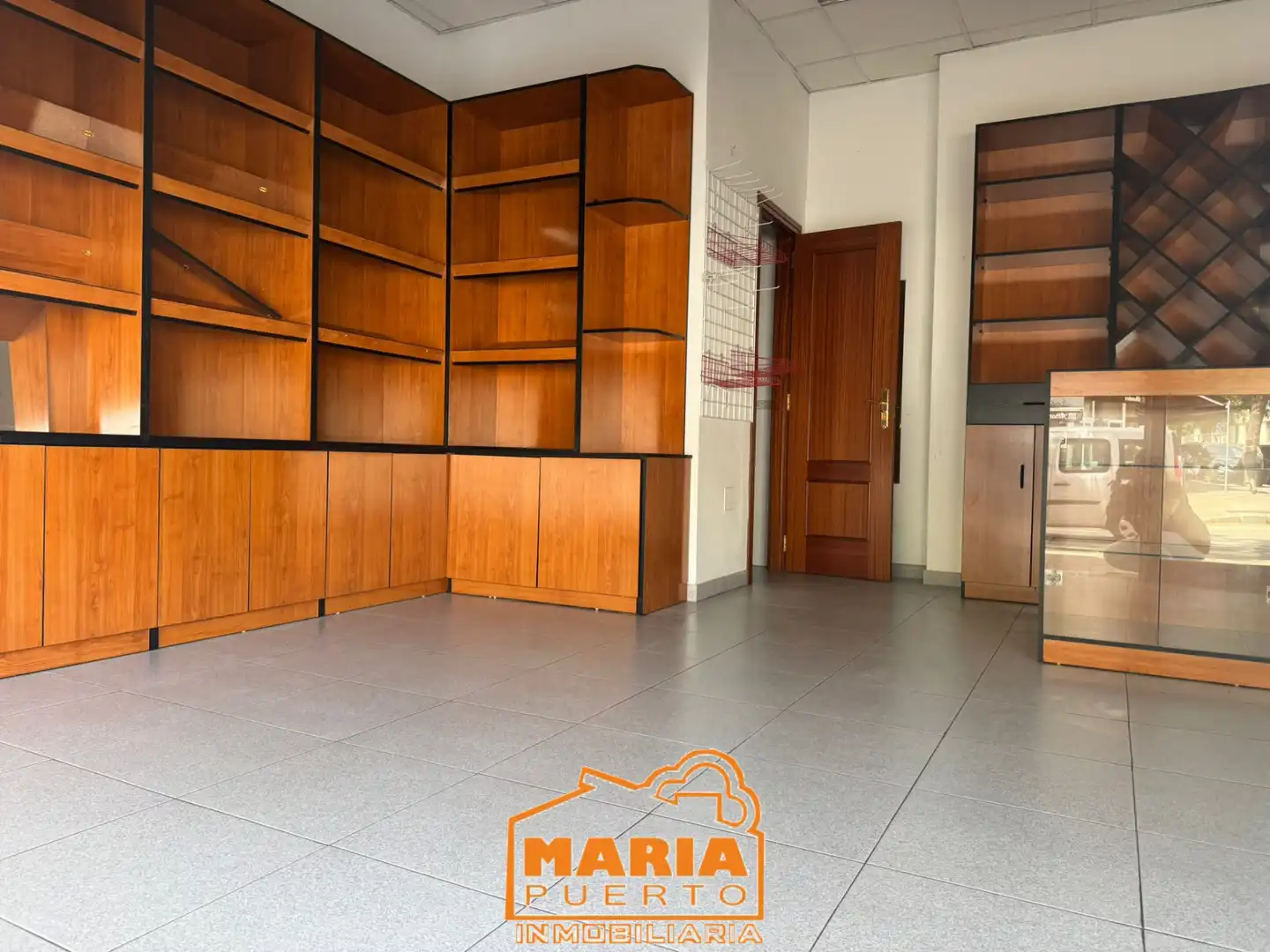 Local en venta en El Cónsul - Ciudad Universitaria - El Romeral