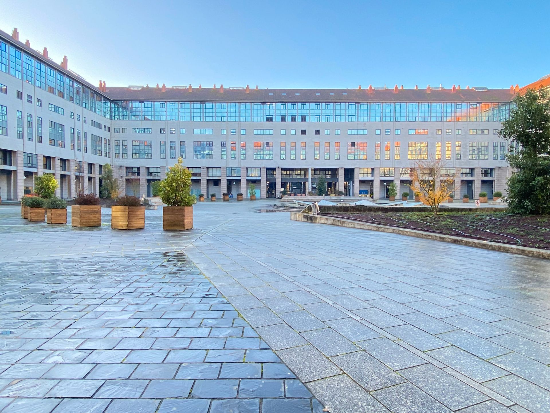 Vista exterior de Pis en venda en Santiago de Compostela  amb Calefacció, Traster i Moblat