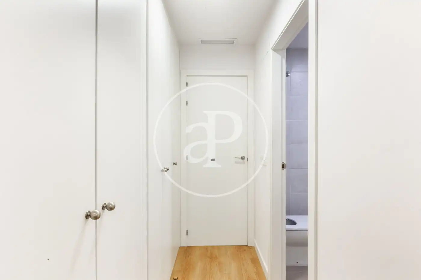 Flat for rent in Valencia  with Air Conditioner, Heating and Furnished