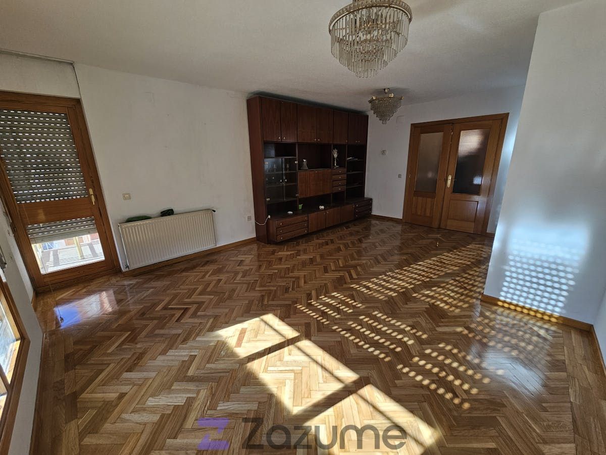 Living room of Flat to rent in Guadalajara Capital  with Heating, Private garden and Parquet flooring