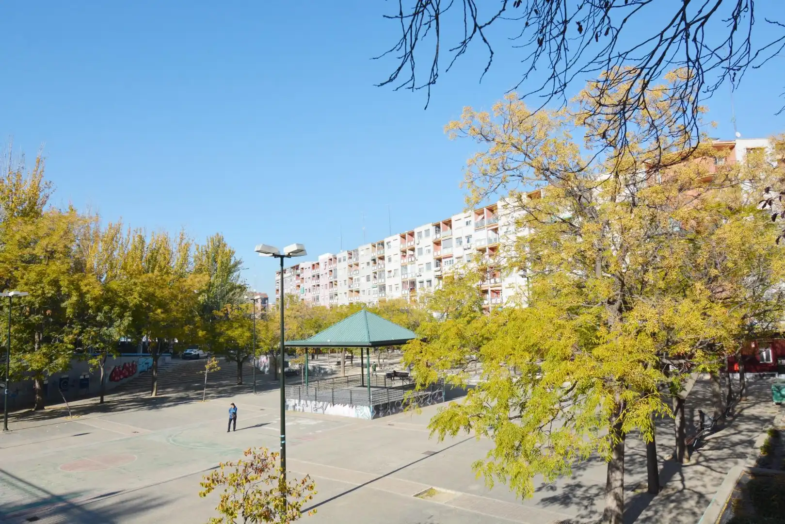 Außenansicht von Wohnung zum Verkauf in Zaragoza mit Klimaanlage und Heizung