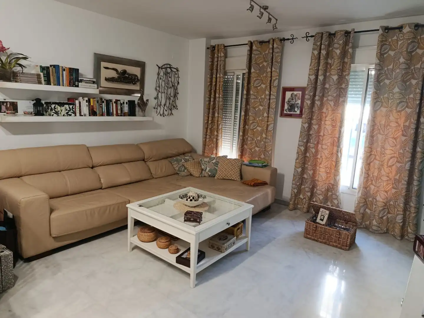 Sala de estar de Piso de alquiler en La Algaba con Aire acondicionado, Calefacción y Amueblado