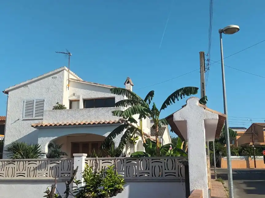 Casa a schiera con giardino in vendita a Carrer Santa Adela 4