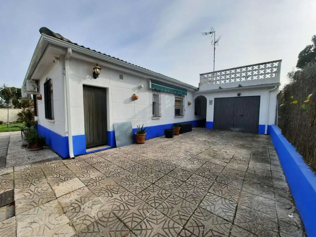Vista exterior de Casa o chalet en venta en Escalona con Aire acondicionado, Calefacción y Amueblado