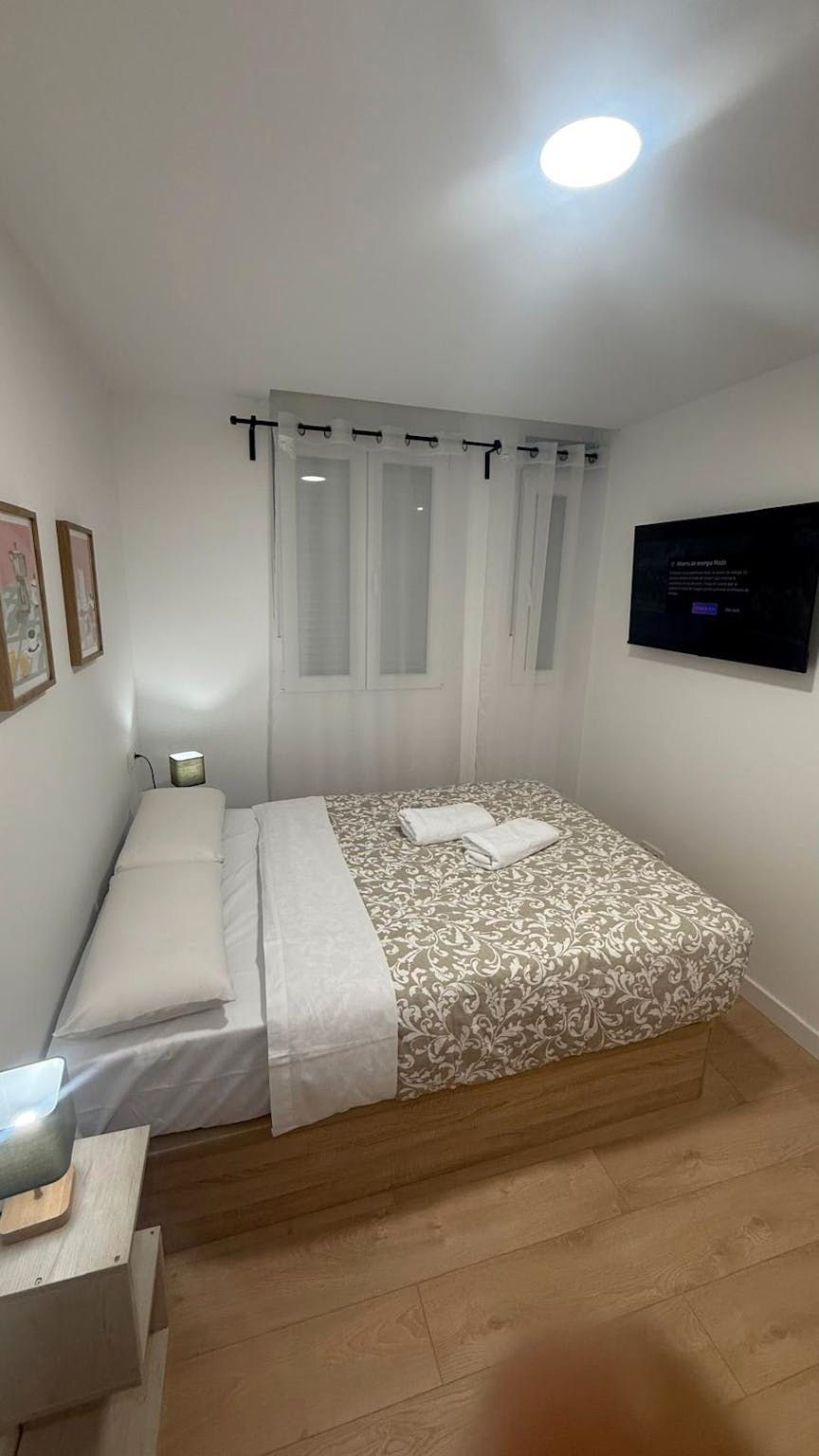 Bedroom of Flat to rent in  Madrid Capital  with Air Conditioner, Washing machine and TV