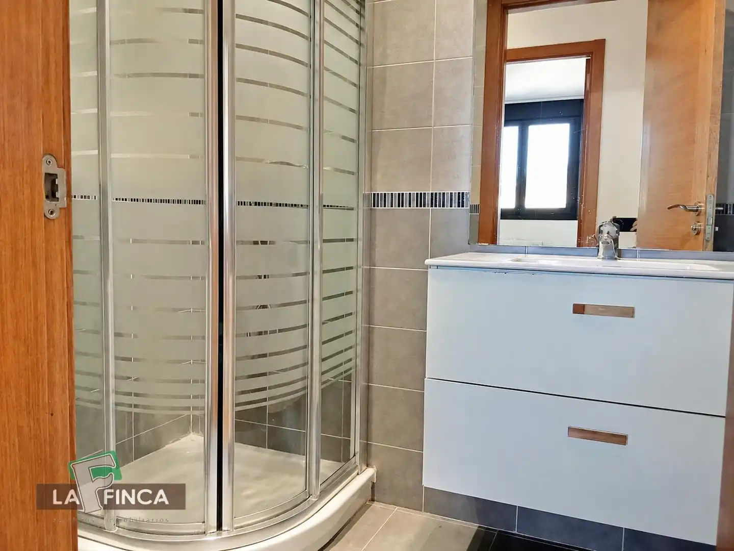 Badezimmer von Wohnung zum Verkauf in Oviedo  mit Heizung, Terrasse und Abstellraum