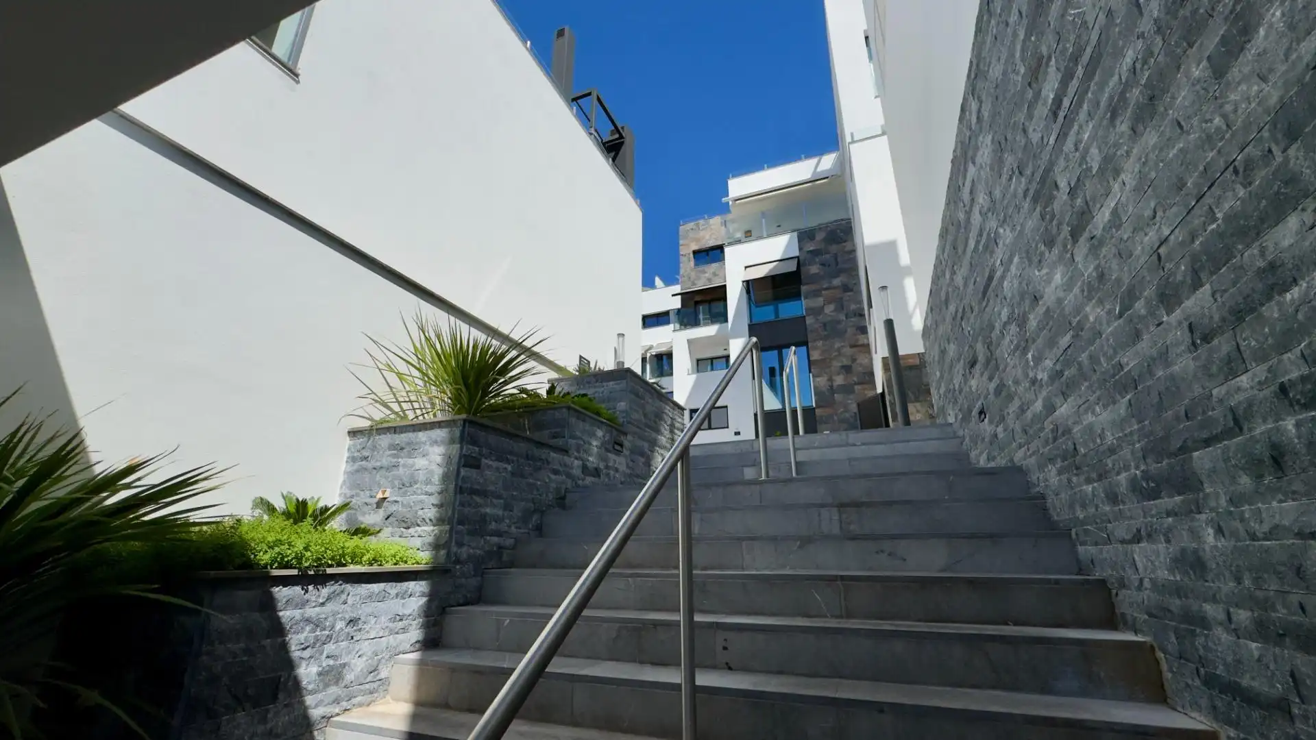 Exterior view of Flat for rent in Granada  with Air Conditioner, Heating and Terrace