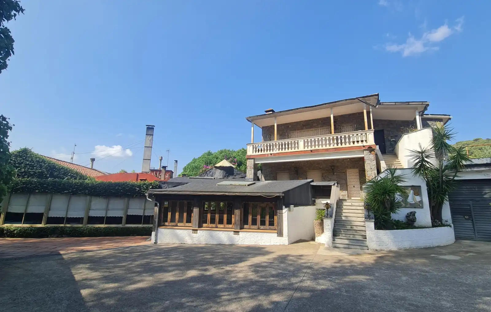 Vista exterior de Casa o xalet en venda en Montcada i Reixac amb Aire condicionat, Calefacció i Terrassa