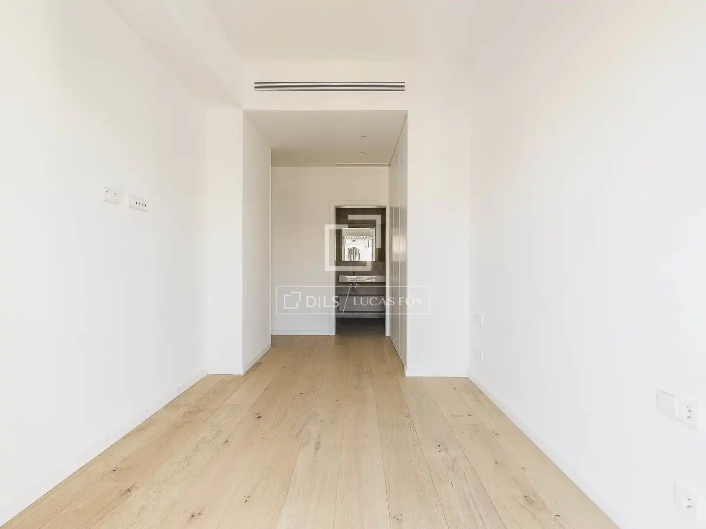 Flat for sale in Barcelona  with Air Conditioner, Heating and Parquet flooring