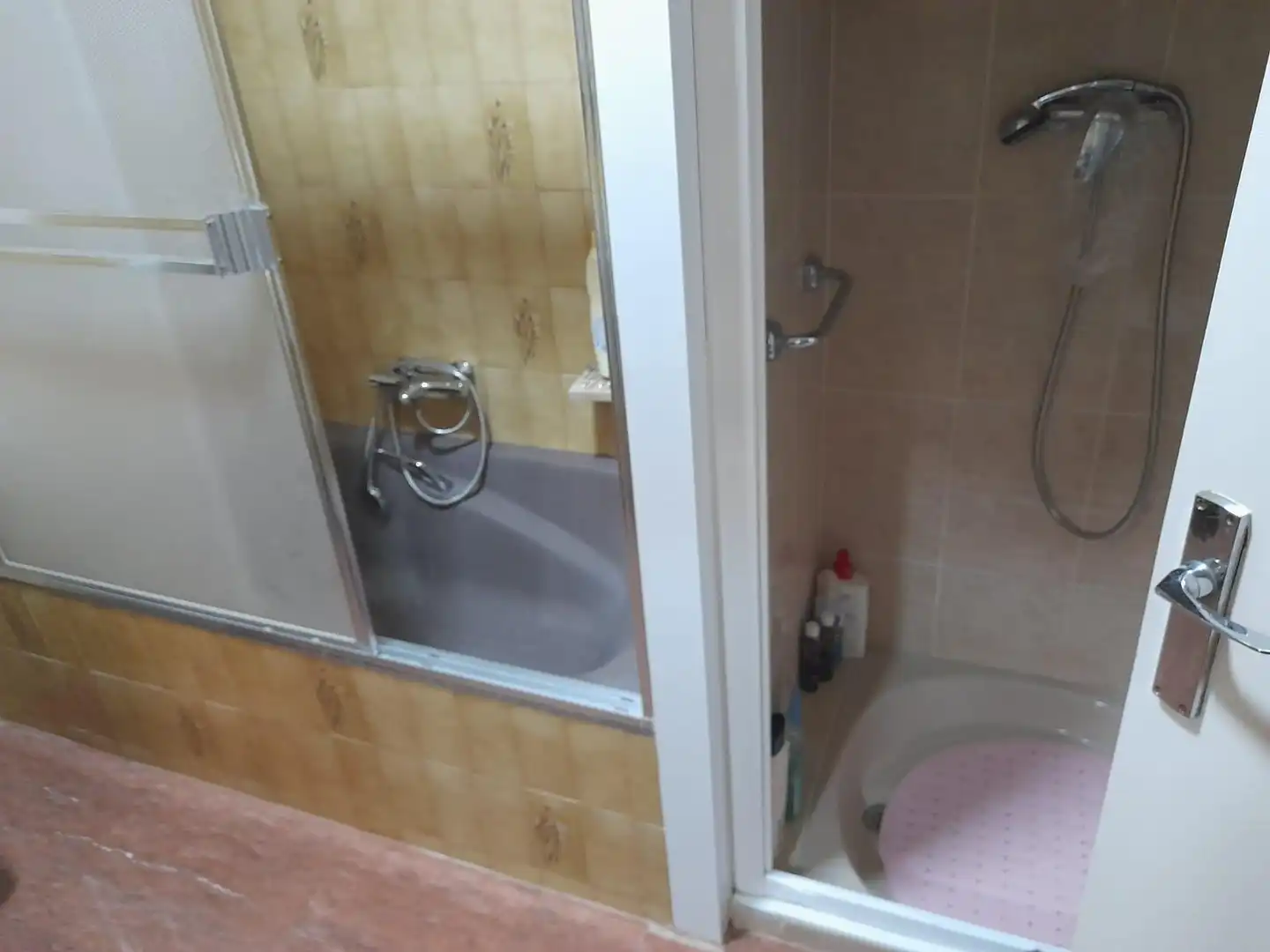 Badezimmer von Haus oder Chalet zum Verkauf in Móra d'Ebre mit Heizung, Privatgarten und Terrasse