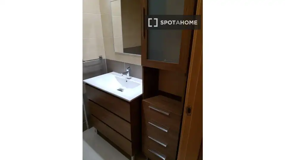 Bathroom of Flat for share in Parets del Vallès  with Air Conditioner, Heating and Furnished