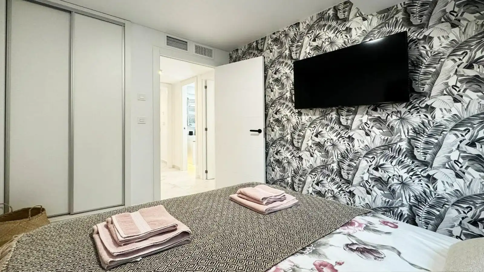 Habitación de Apartamento en venta en Elche / Elx con Aire acondicionado, Terraza y Amueblado