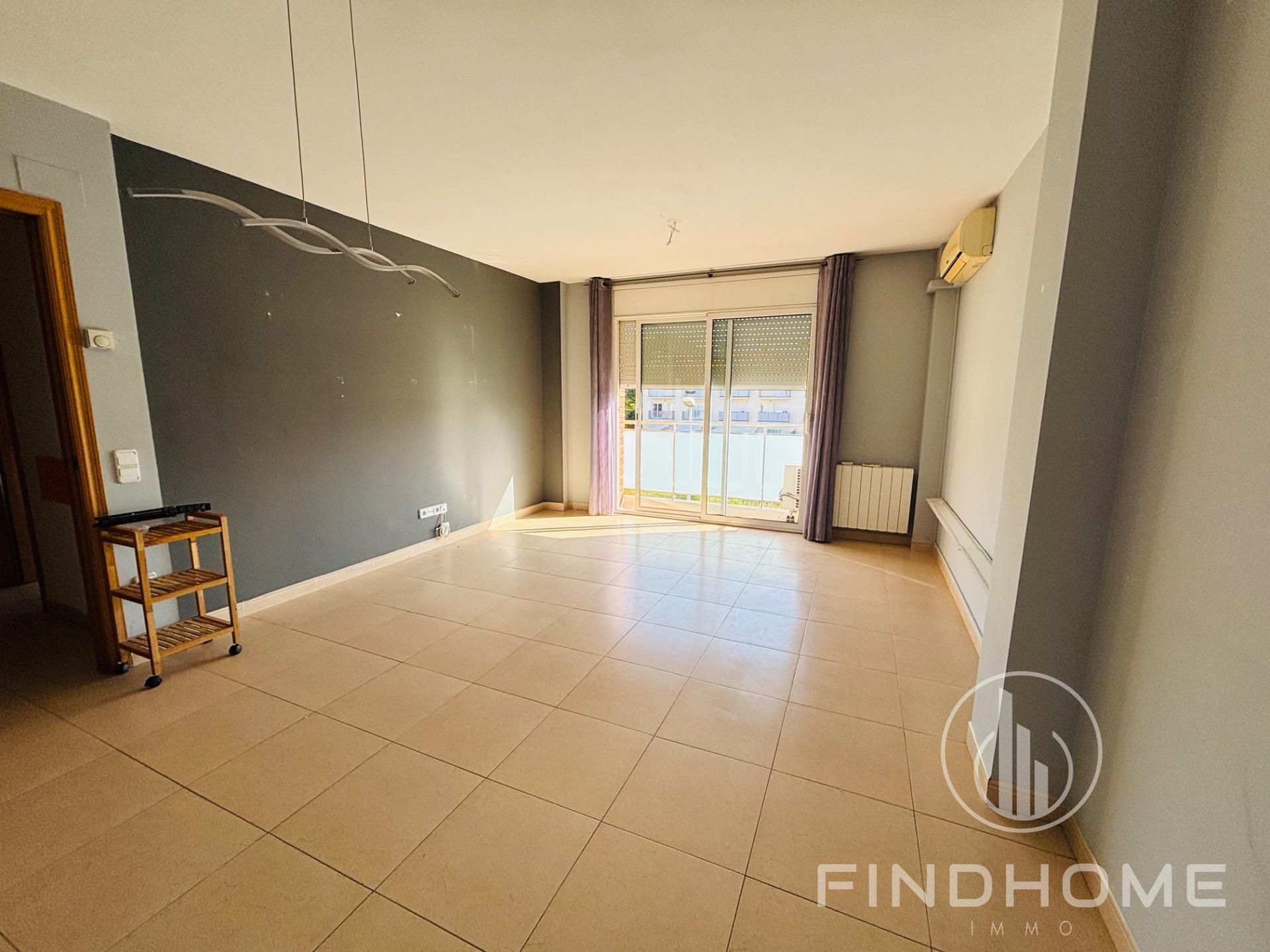 Sala d'estar de Pis en venda en Olot amb Aire condicionat, Calefacció i Terrassa