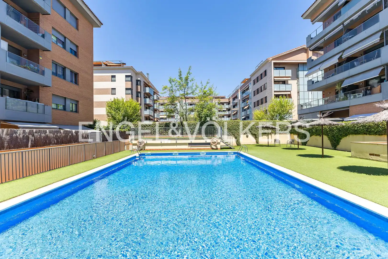 Piscina de Àtic en venda en Castelldefels amb Aire condicionat, Calefacció i Jardí privat
