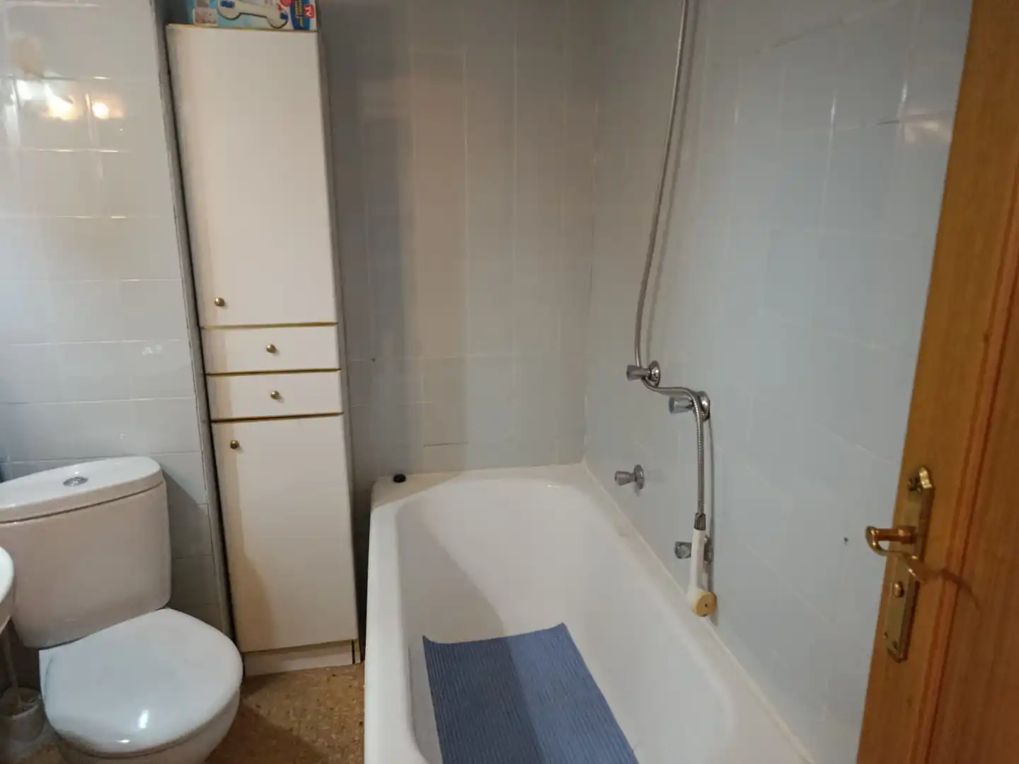 Baño de Piso en venta en Valencia con Aire acondicionado, Amueblado y Balcón