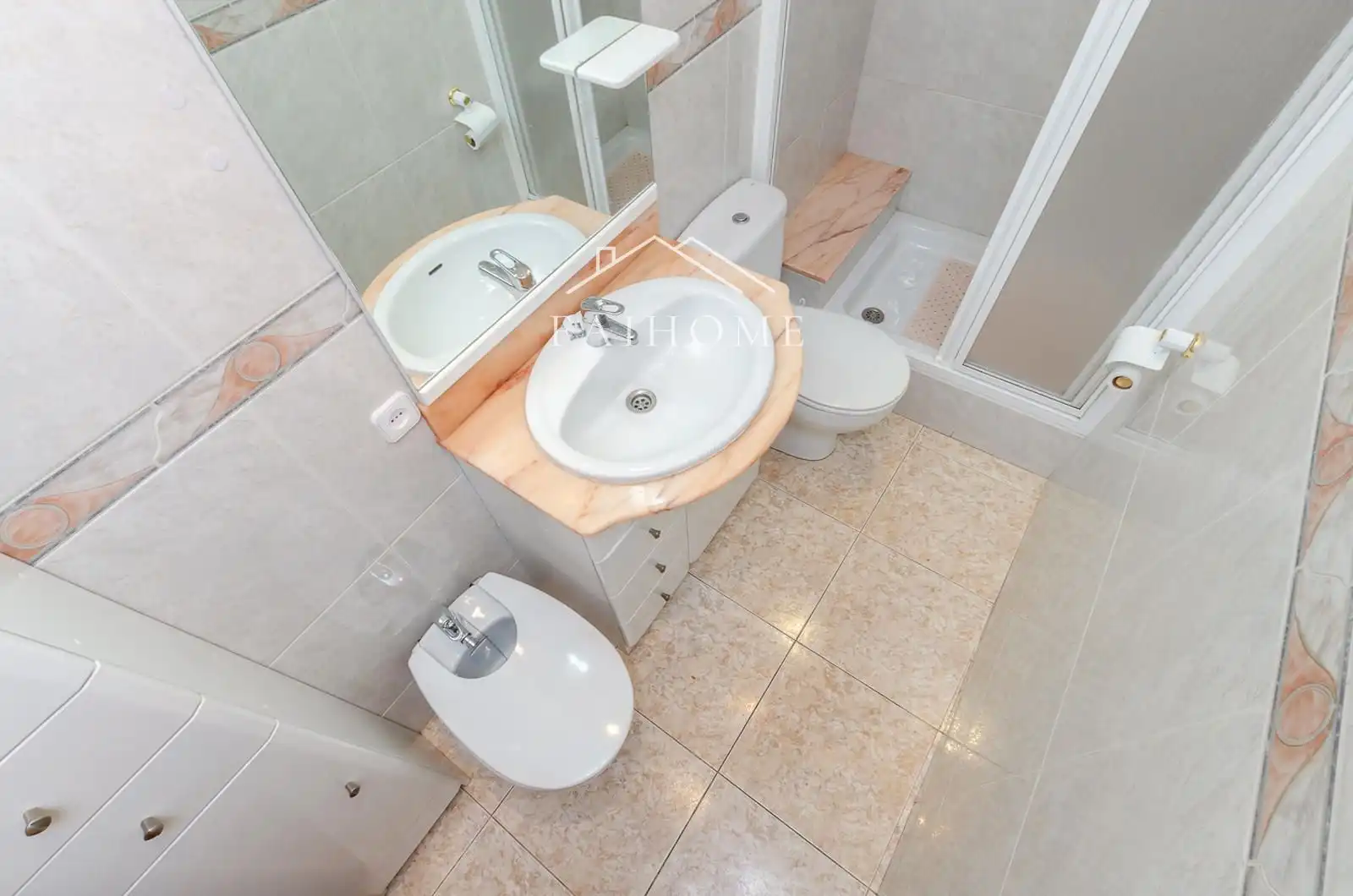 Baño de Piso en venta en Badalona con Calefacción, Horno y Lavadora
