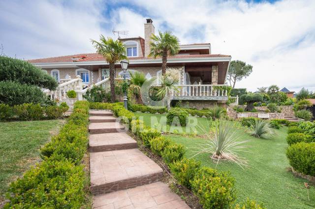 Casa-chalet en Venta en Avenida del Monte en Santo Domingo