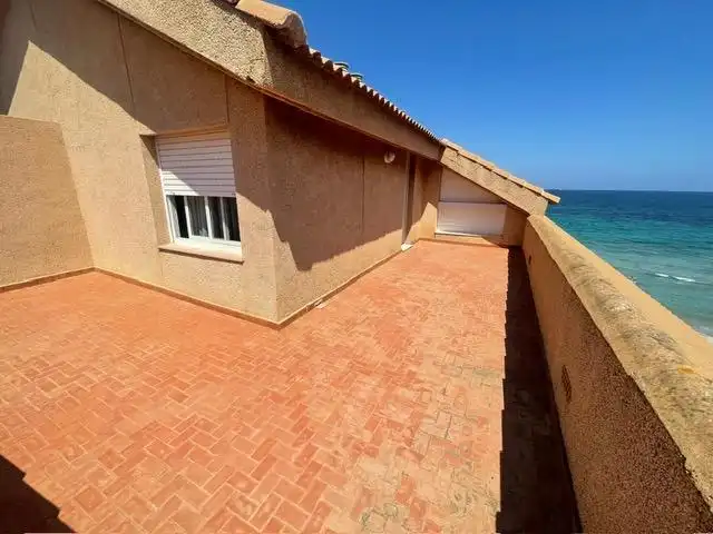 Vista exterior de Dúplex de alquiler en La Manga del Mar Menor