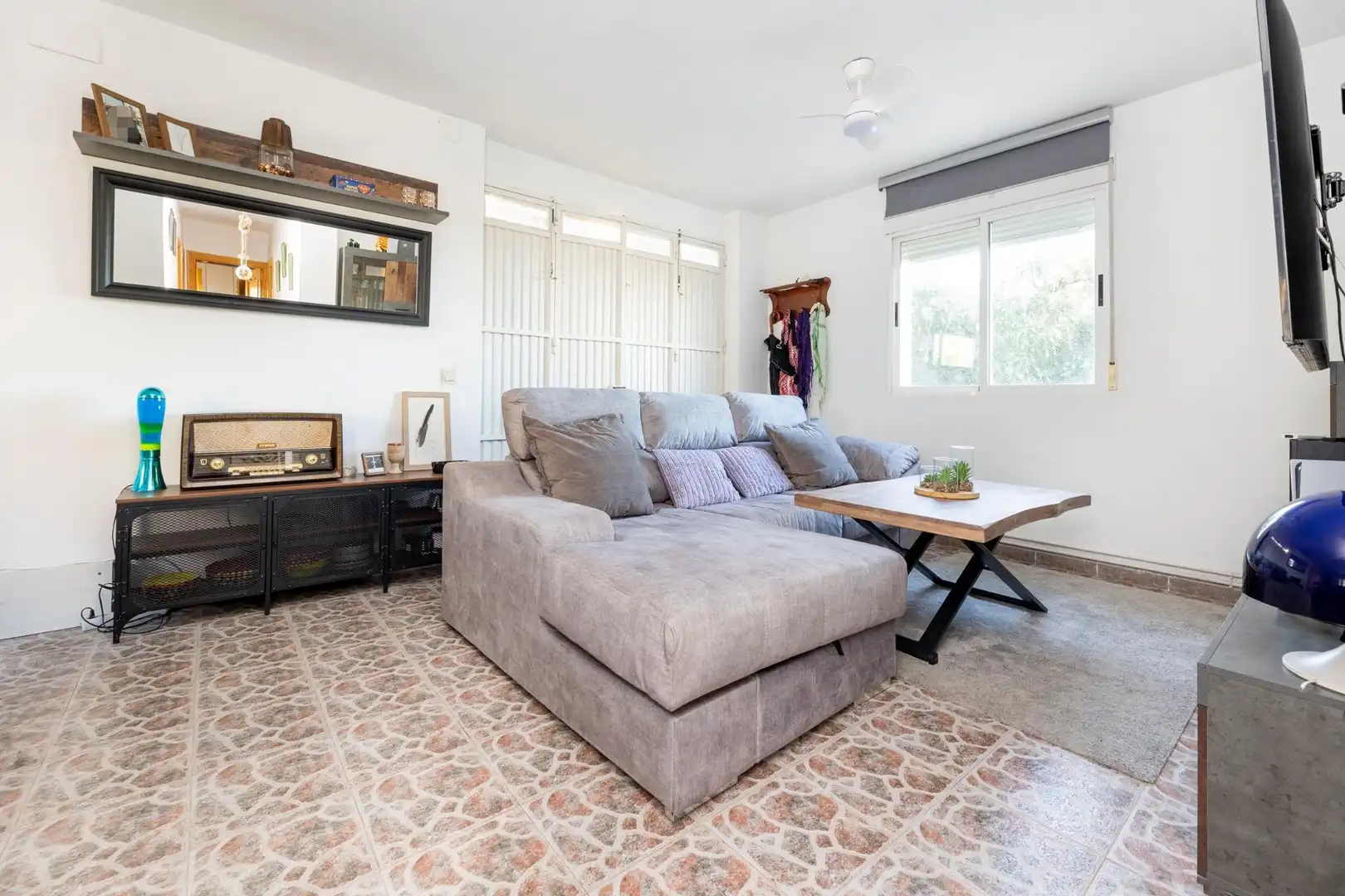 Sala d'estar de Casa o xalet en venda en Cogollos de la Vega amb Jardí privat, Terrassa i Traster