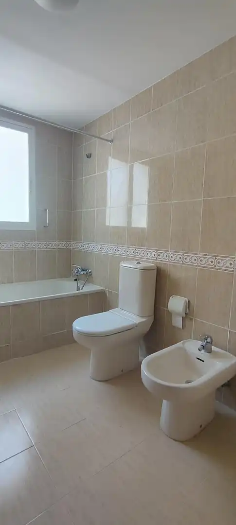 Badezimmer von Wohnung zur Miete in Paiporta mit Balkon