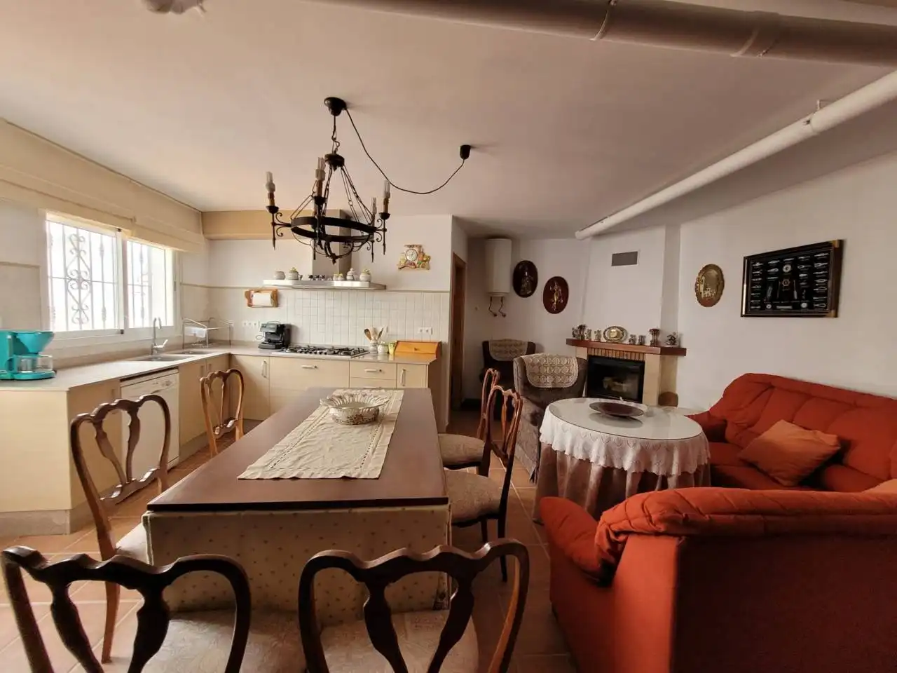 Cuina de Casa o xalet en venda en Baza amb Aire condicionat, Calefacció i Jardí privat