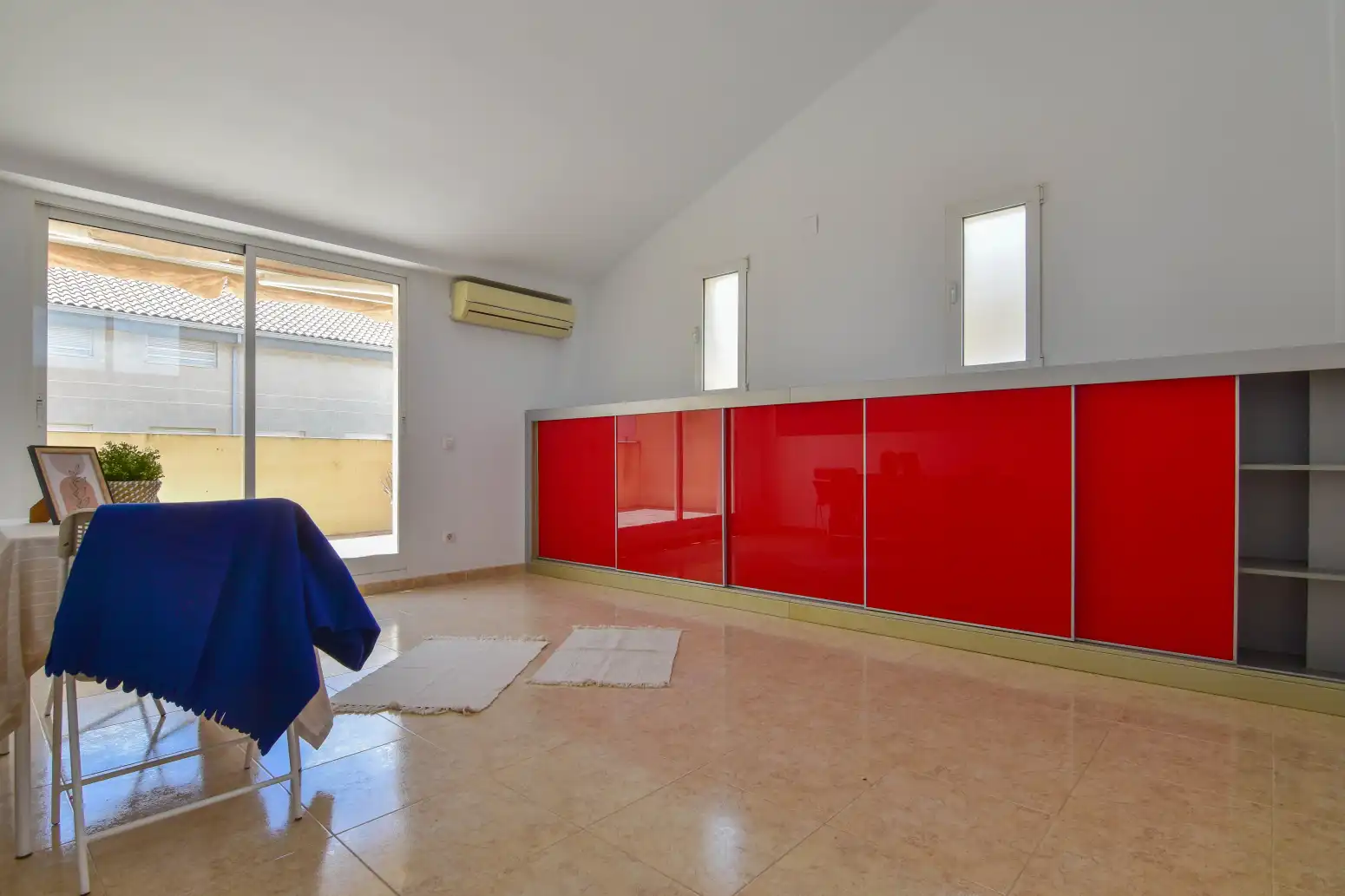Bedroom of Detached homes for sale in Emperador  with Heating, Terrace and Balcony