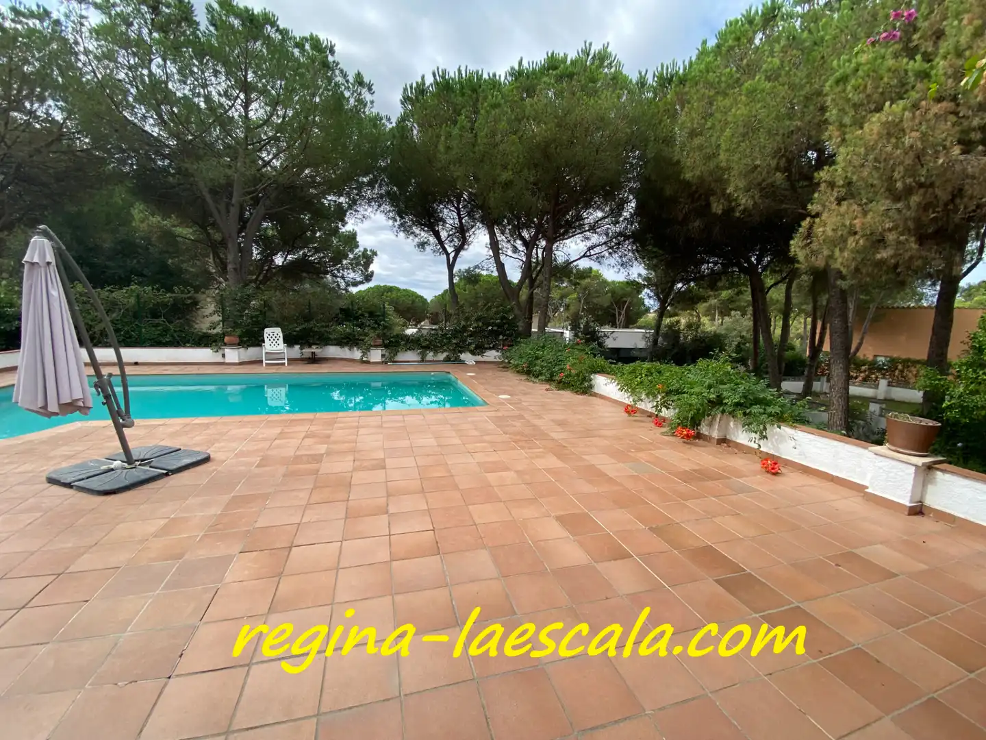 Piscina de Casa o xalet en venda en L'Escala amb Aire condicionat, Calefacció i Jardí privat