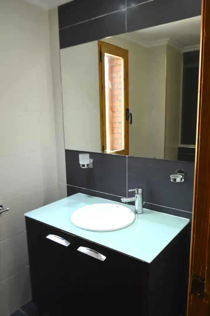 Badezimmer von Maisonette zur Miete in Manises mit Klimaanlage, Heizung und Möbliert