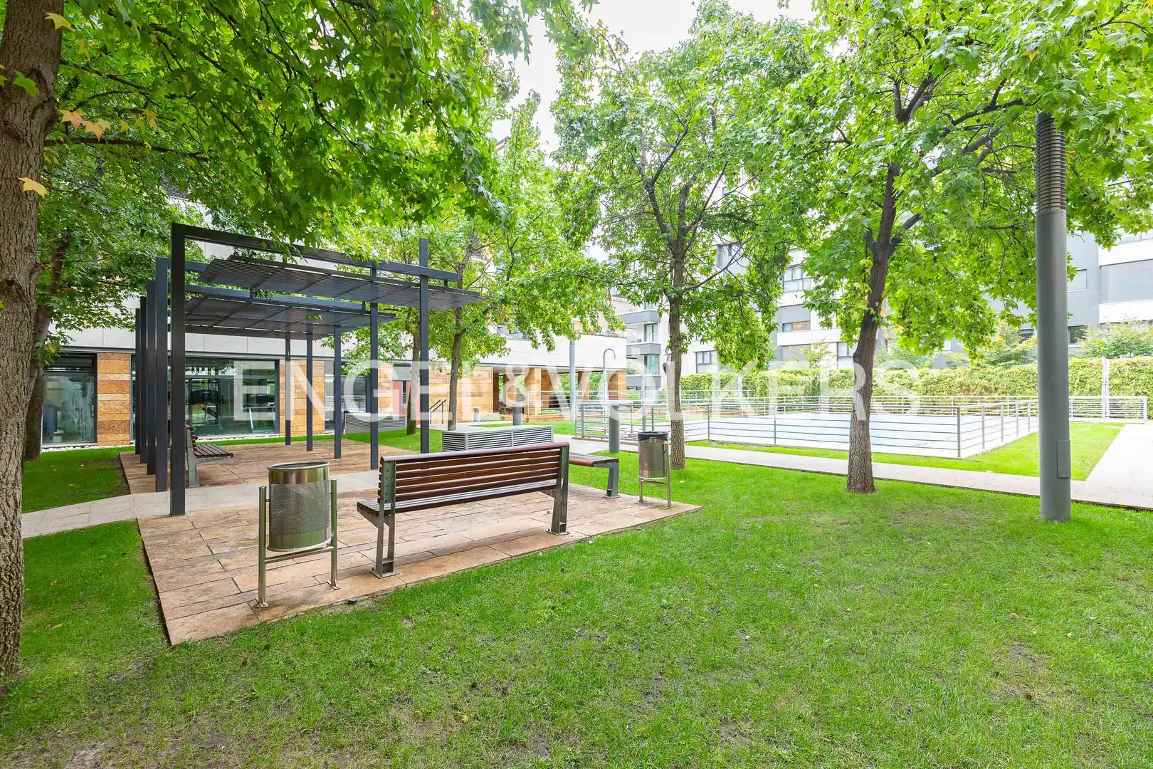 Terrassa de Pis en venda en Madrid amb Aire condicionat, Calefacció i Jardí privat