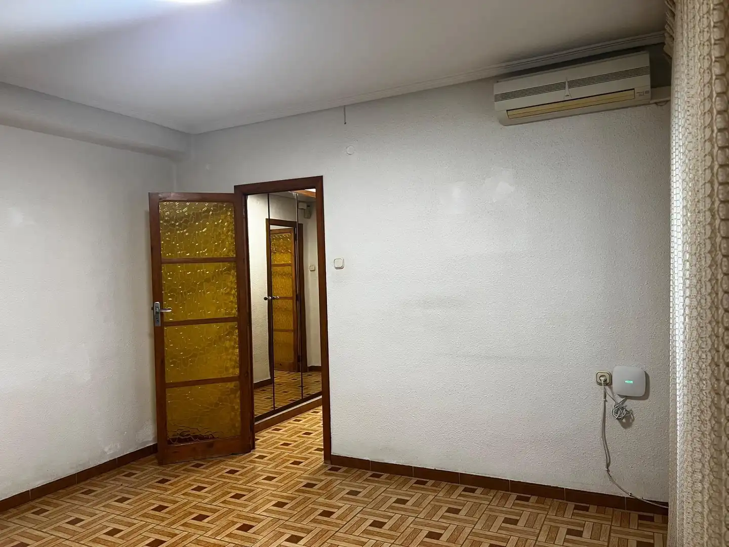 Flat for sale in Valencia  with Air Conditioner and Alarm