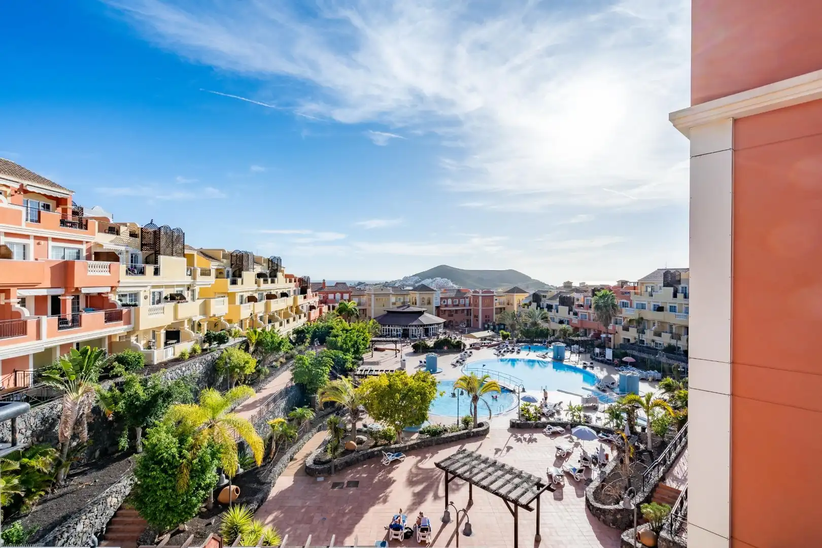 Vista exterior de Apartament de lloguer en Arona amb Jardí privat, Terrassa i Moblat