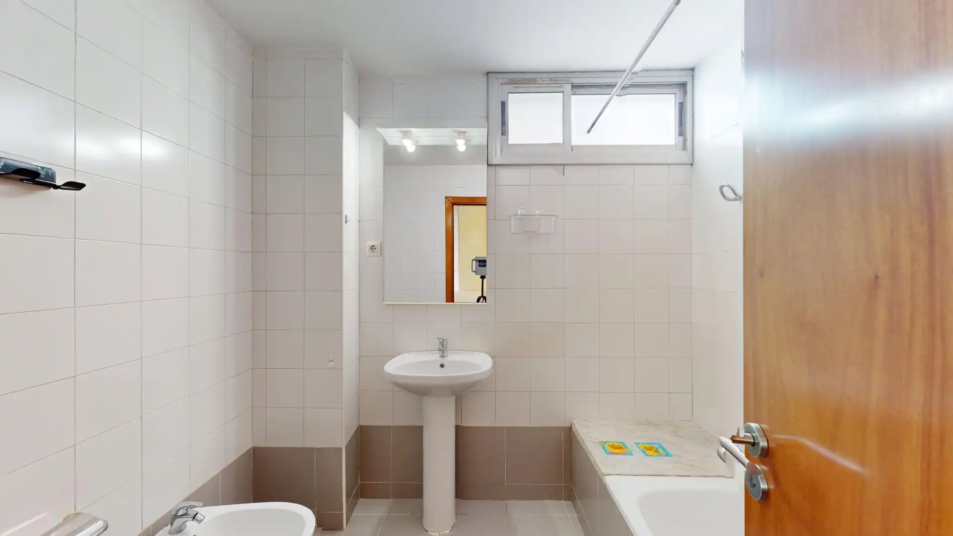 Badezimmer von Wohnung zum Verkauf in Barcelona mit Heizung und Balkon