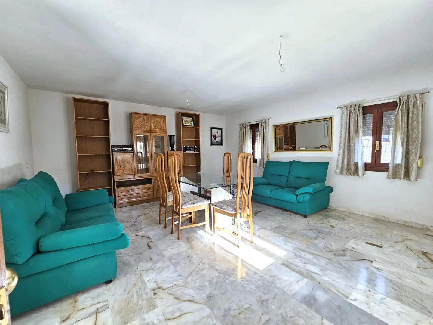 Sala d'estar de Casa o xalet en venda en Navarredondilla amb Traster i Moblat