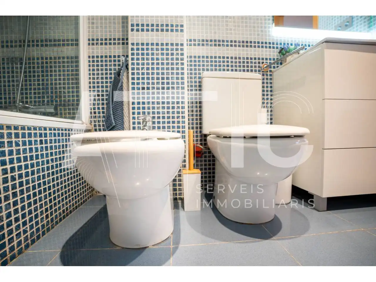 Badezimmer von Dachboden zum Verkauf in Sant Quirze del Vallès mit Klimaanlage, Heizung und Parkett