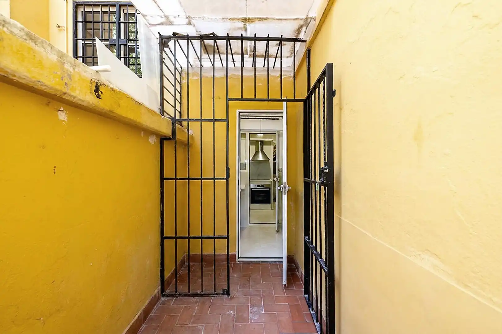 Planta baja en venta en Marbella con Terraza y Piscina comunitaria