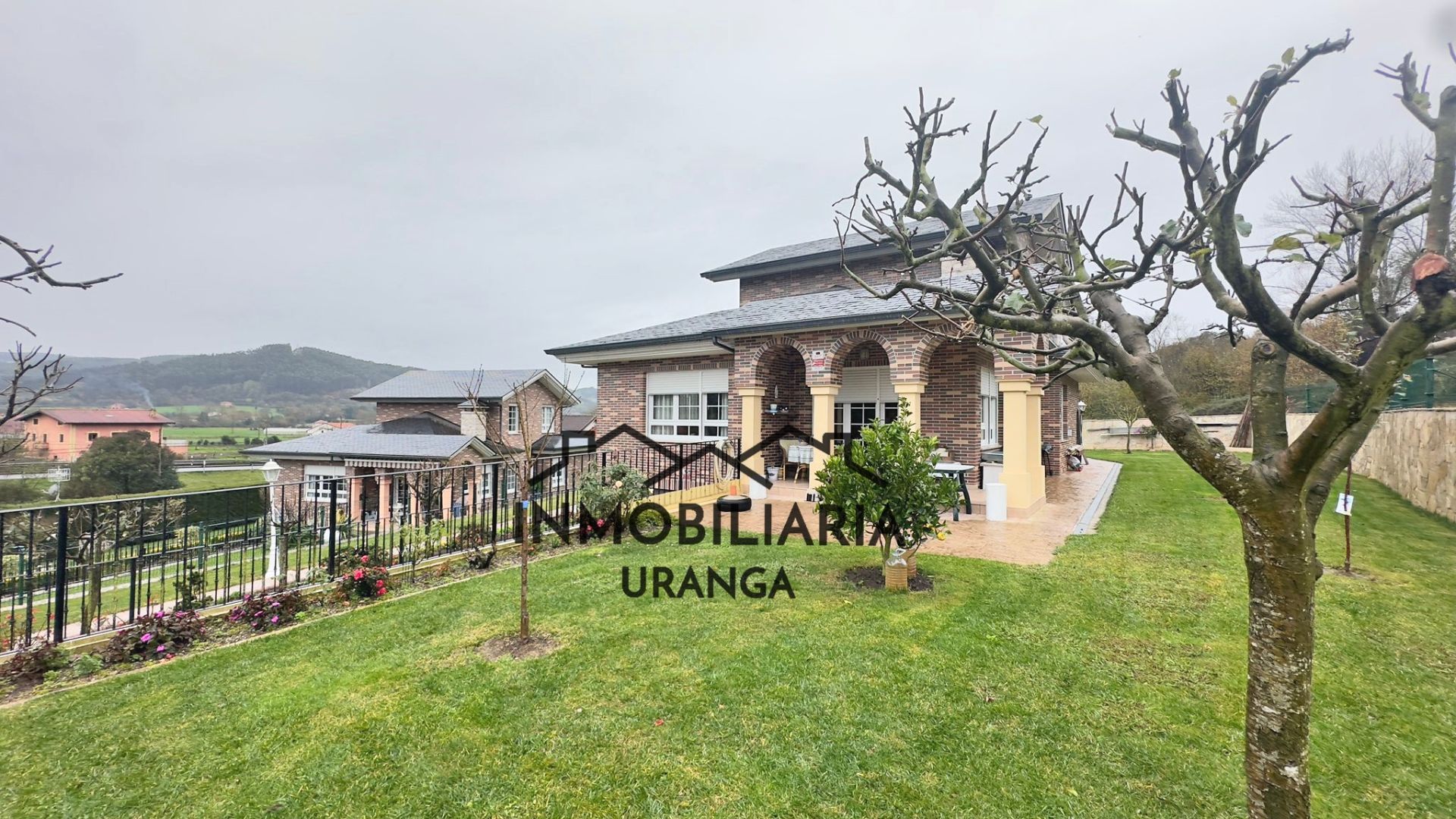 Vista exterior de Casa o chalet en venta en Bárcena de Cicero con Calefacción, Jardín privado y Terraza